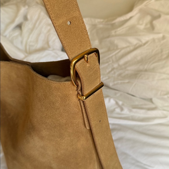 Essential Bucket Tote - Picture 2 of 4